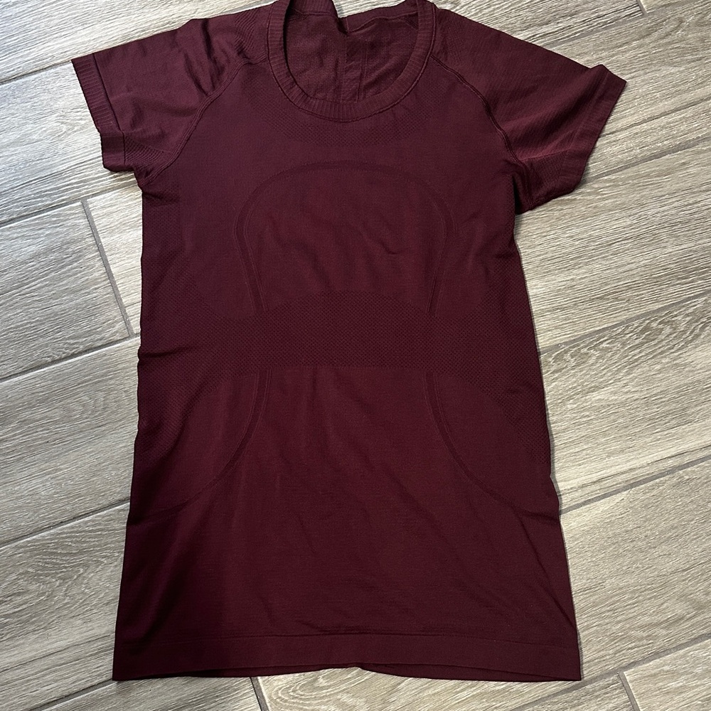 Lululemon swiftly tech tee hip, EuC 8